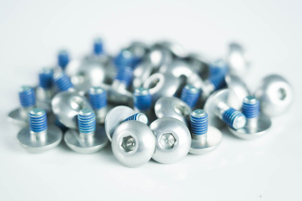 Satz 64 Stück Ersatzschrauben Klassik_B Ringe 17/18" silber