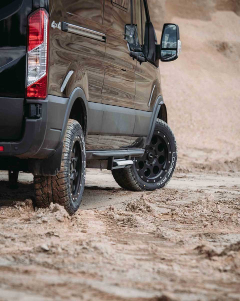 delta4x4_loder_ford-transit_4x4_lift_rueck_xf5h050000.jpg